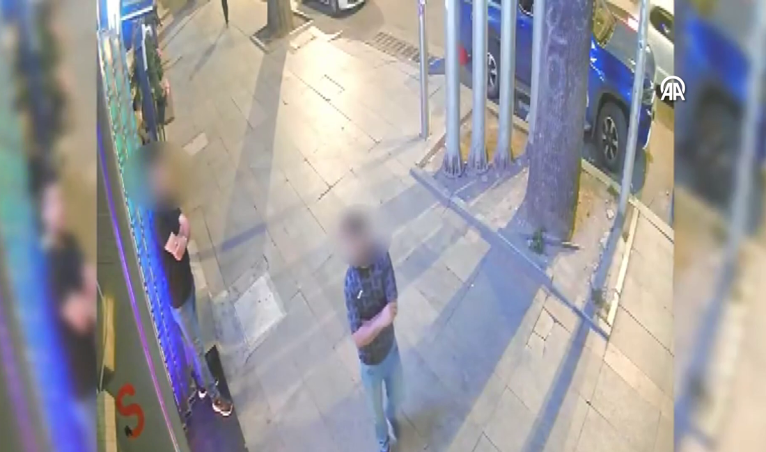 Ankara’da ‘değnekçi’ operasyonu: 30 gözaltı Ankara'da "değnekçi" diye tabir edilen yasa dışı otoparkçılara yönelik operasyonda
