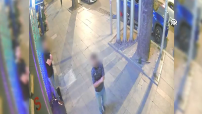Ankara’da ‘değnekçi’ operasyonu: 30 gözaltı Ankara'da "değnekçi" diye tabir edilen yasa dışı otoparkçılara yönelik operasyonda