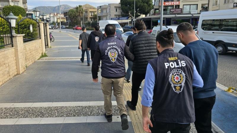 7 ilde dolandırıcılara operasyon: 261 tutuklama Dolandırıcılıkla mücadele kapsamında 17 ilde yürütülen operasyonlarda gözaltına alınan 503