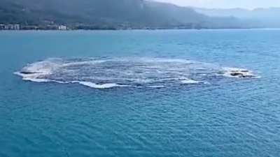 Kastamonu'nun Cide ilçesinde 10 dakika boyunca denizin kabarması balık tutan