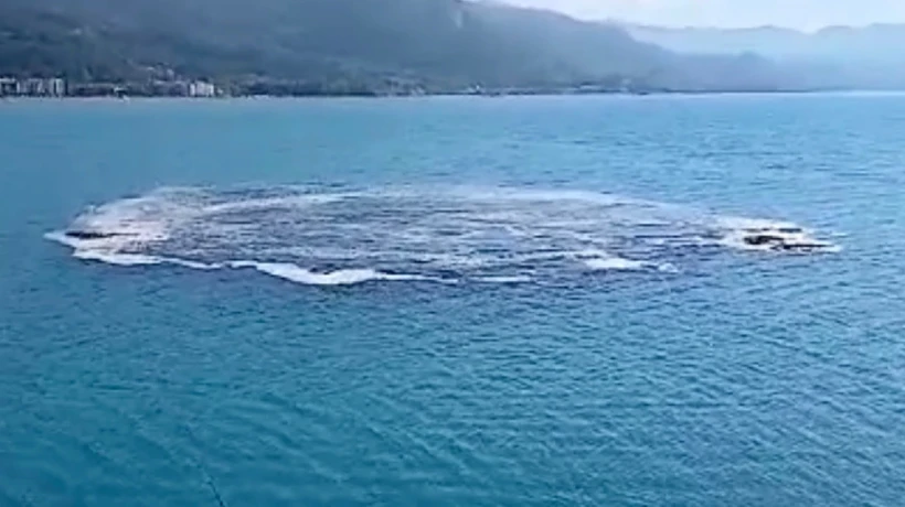 Kastamonu Cide’de Deniz kabardı Kastamonu'nun Cide ilçesinde 10 dakika boyunca denizin kabarması balık tutan