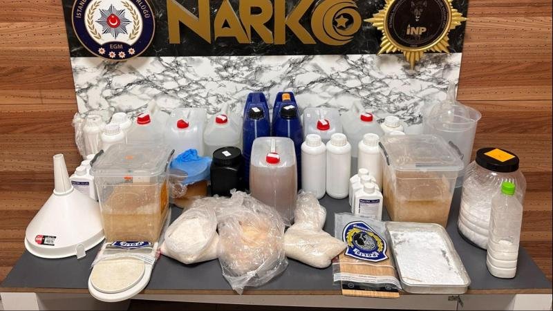 İstanbul'da polisin düzenlediği operasyonda 30 kilogram uyuşturucu ele geçirildi, 2